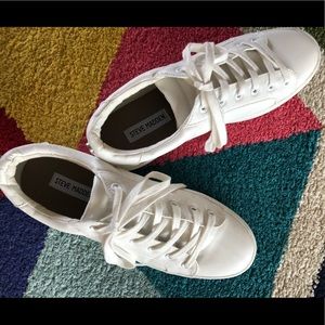 White Steve Madden tennis shoes
